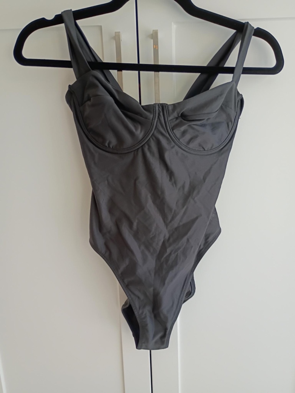 Skims Underwire Small Onyx NWT